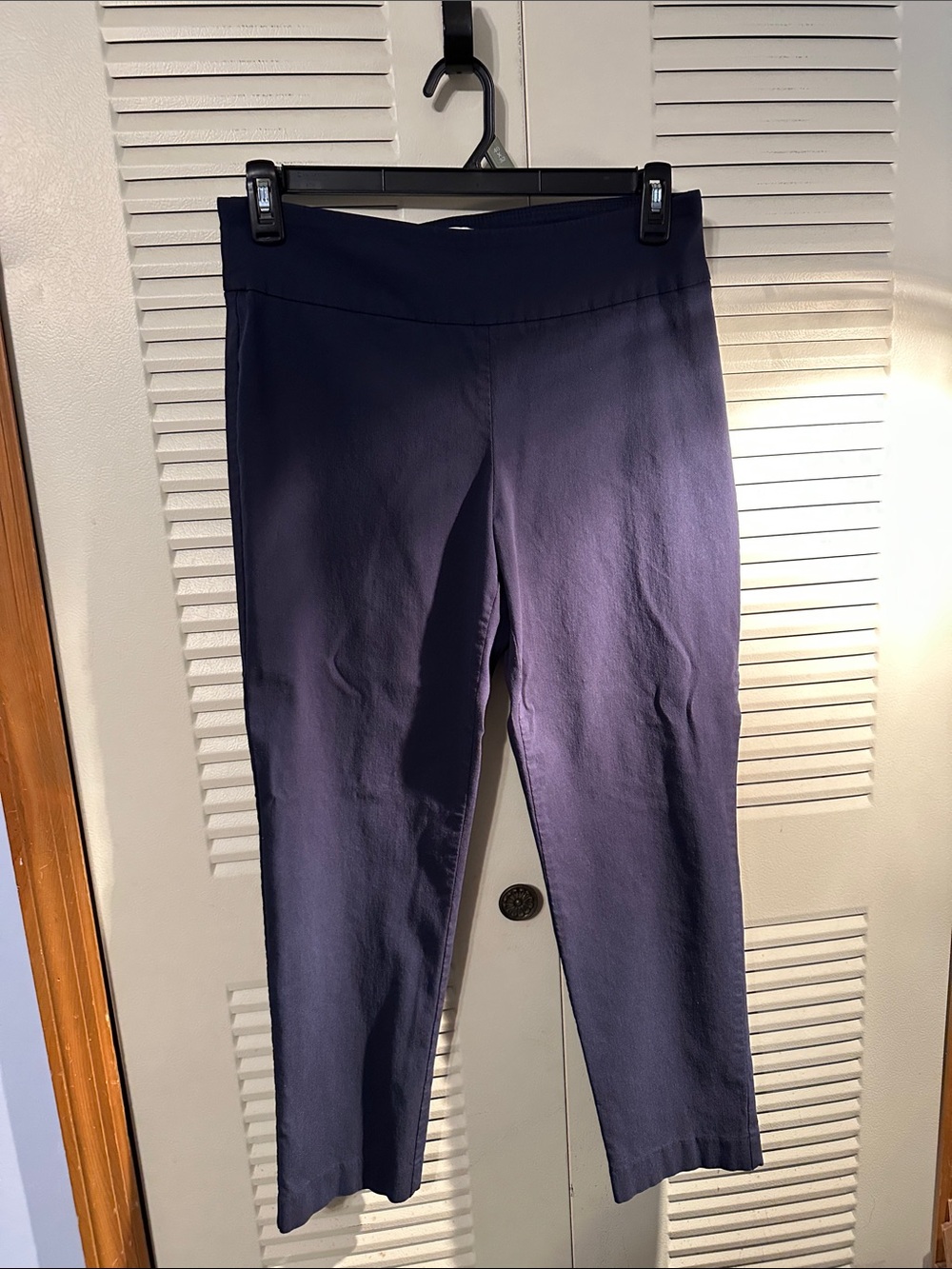 Stretch Straight-Leg Crop Pants in Navy